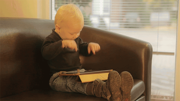 Baby addicted to iPad - www.blackfridaysale.de 